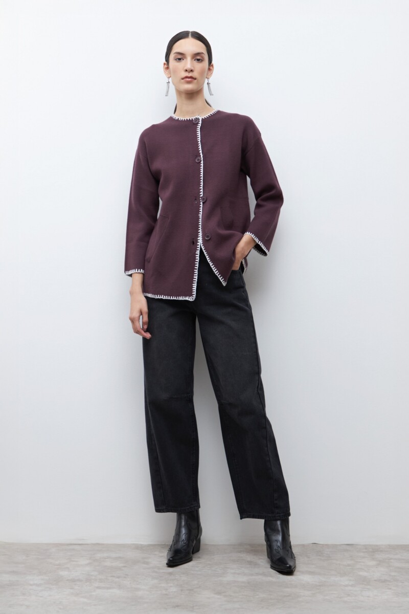 Sacón bordado en contraste ciruela