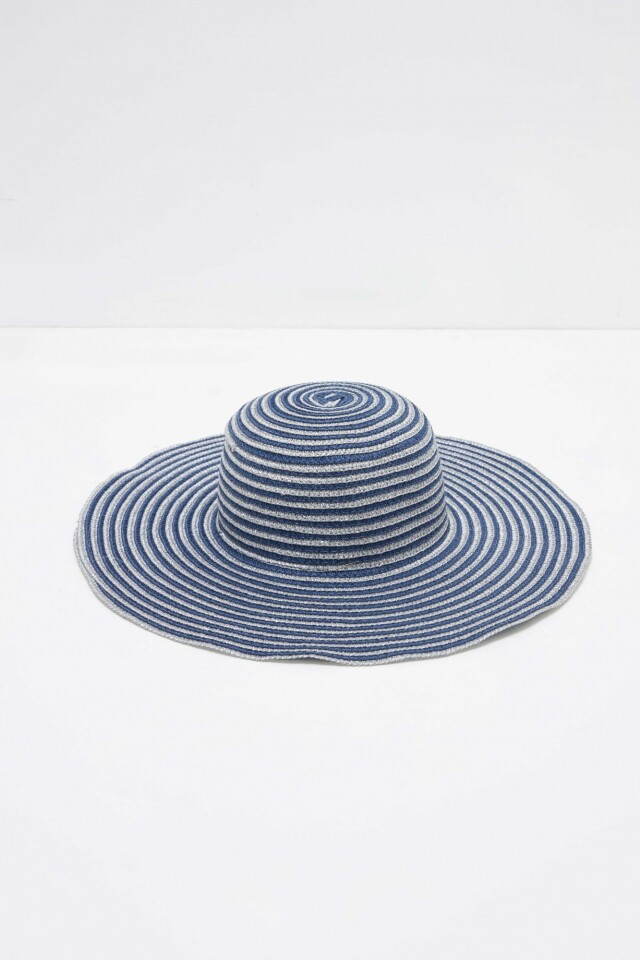 Sombrero con rayas azul marino