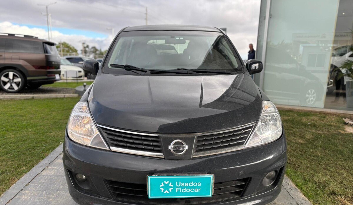 Nissan Tiida Estándar - 2010 Nissan Tiida Estándar - 2010
