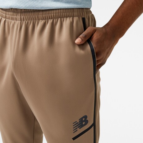 Pantalon New Balance de hombre - TENACITY PANT - MP23091MS BROWN
