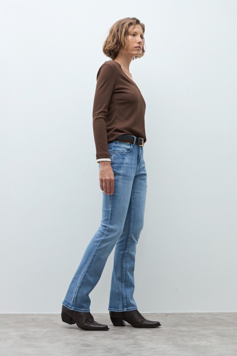 Jean recto Lily jean medio