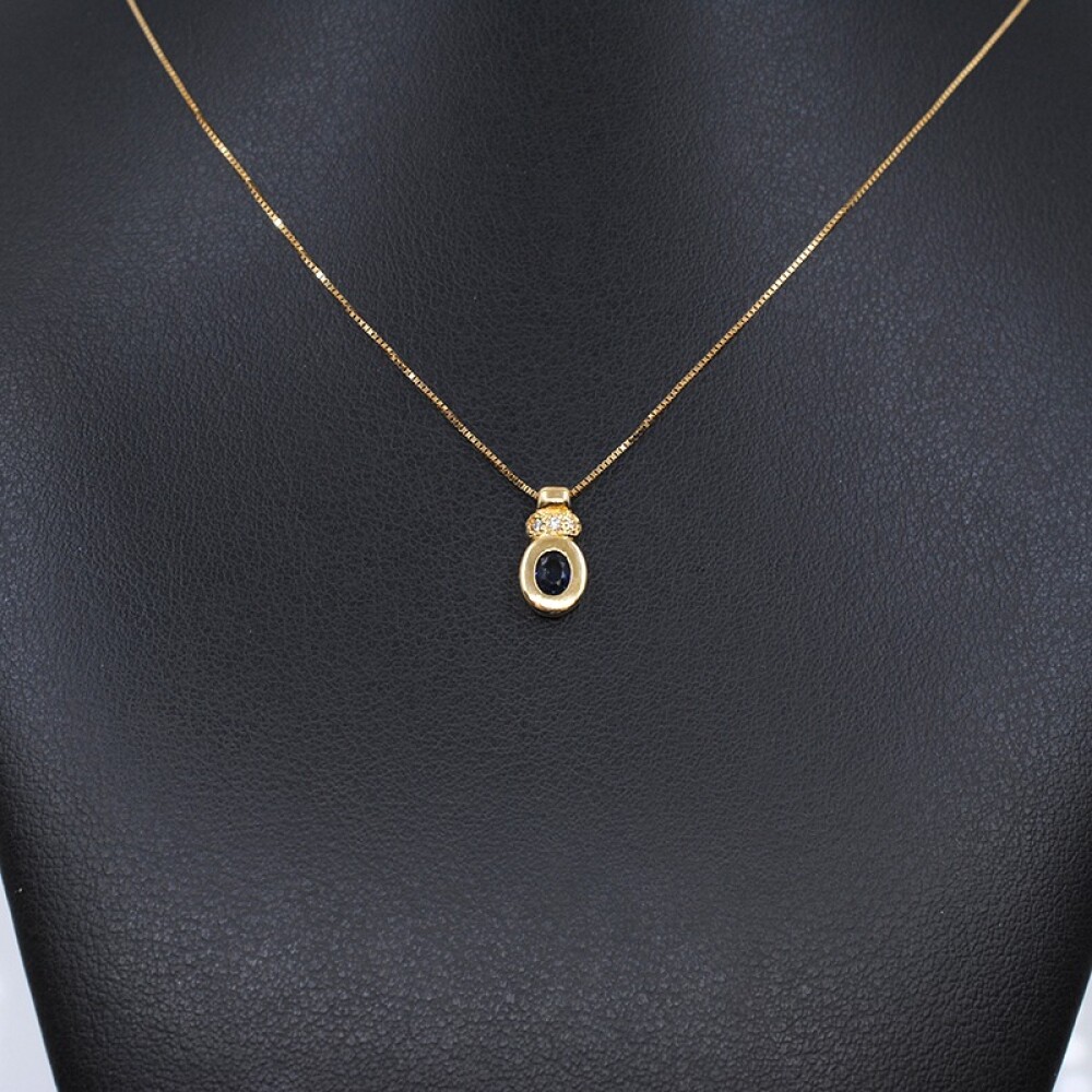 Conjunto de cadena y dije en oro 18k , zafiro y brillantes Conjunto de cadena y dije en oro 18k , zafiro y brillantes