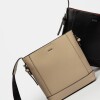 Bandolera Akira en Efecto Cuero Liso Taupe
