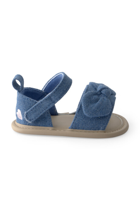 Sandalias azules con velcro y moño Sin color