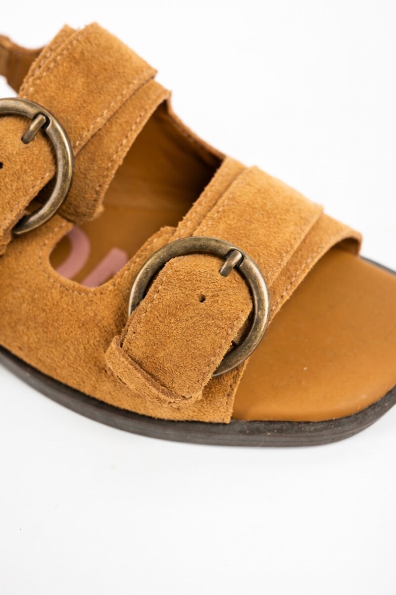 Sandalias Con Hebillas Gamuza Camel