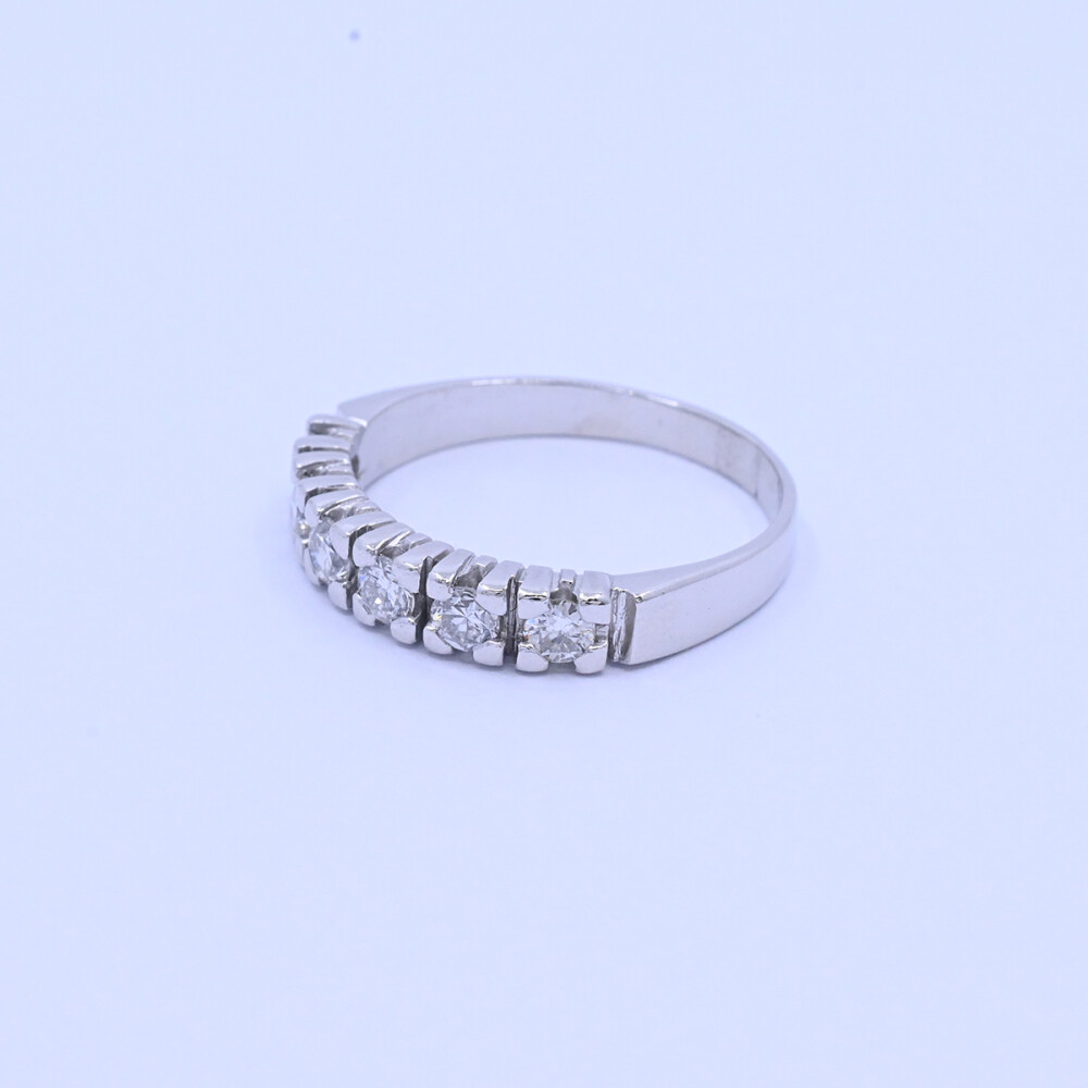 Anillo medio sin fin oro 18k blanco con brillantes engarce 4 puntas Anillo medio sin fin oro 18k blanco con brillantes engarce 4 puntas