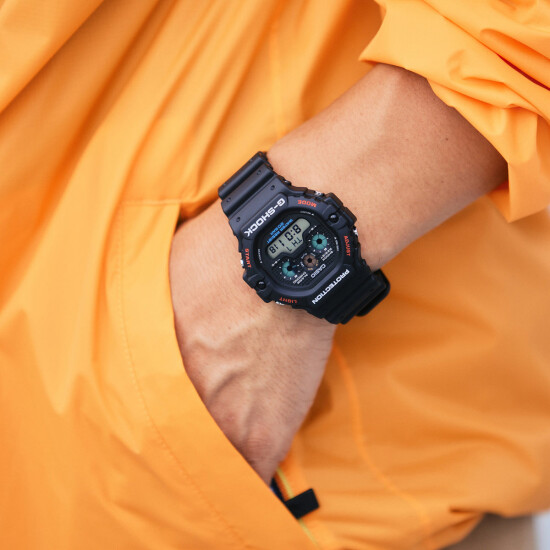Reloj CASIO G-SHOCK DW5900-1DR Resina Negro Esfera 51mm 0