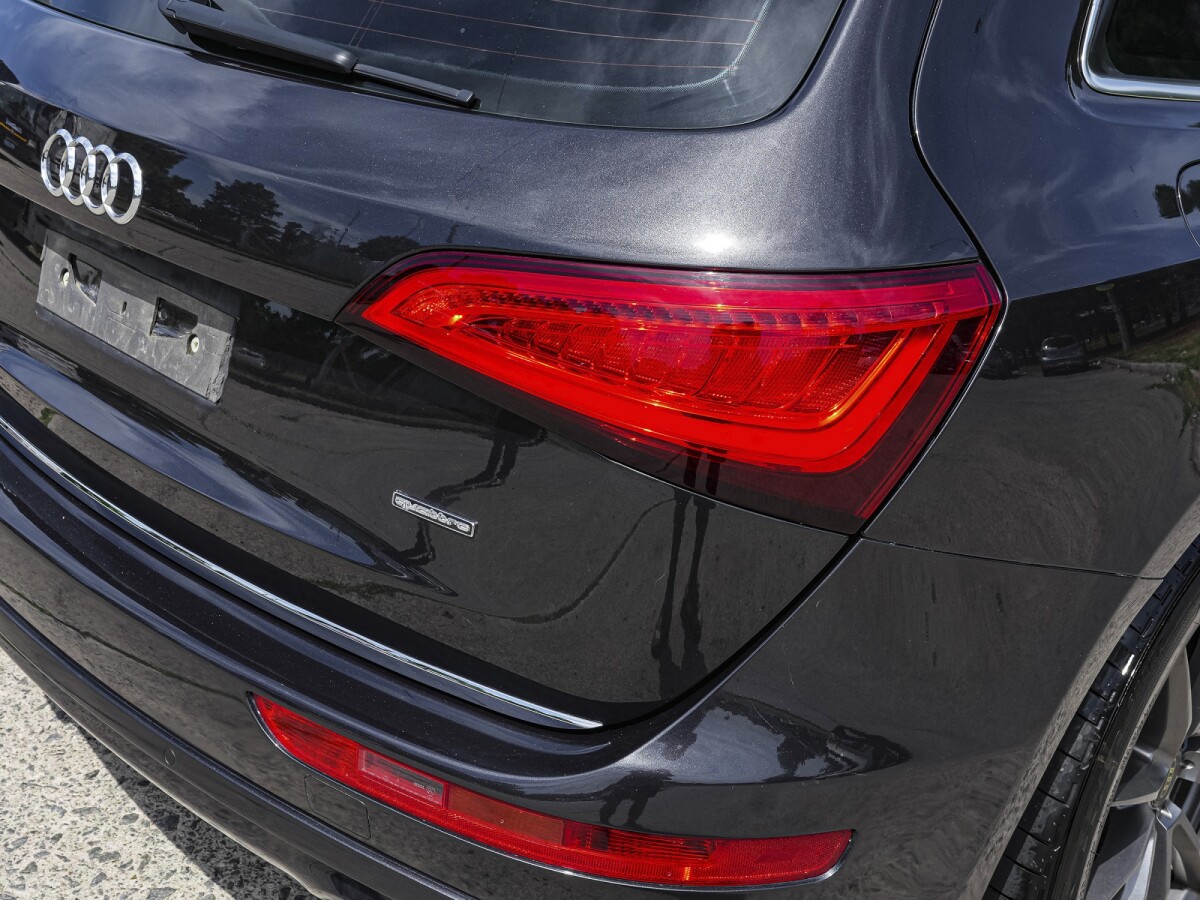 Audi Q5 2.0 TFSI Quattro AT-Stronic Extra Full 2017 Audi Q5 2.0 TFSI Quattro AT-Stronic Extra Full 2017