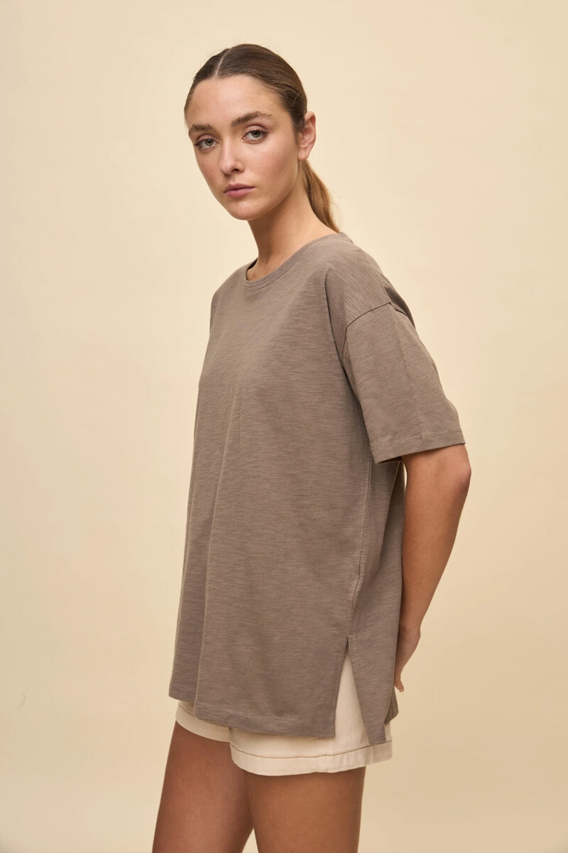 Remera Allie Beendict Marron