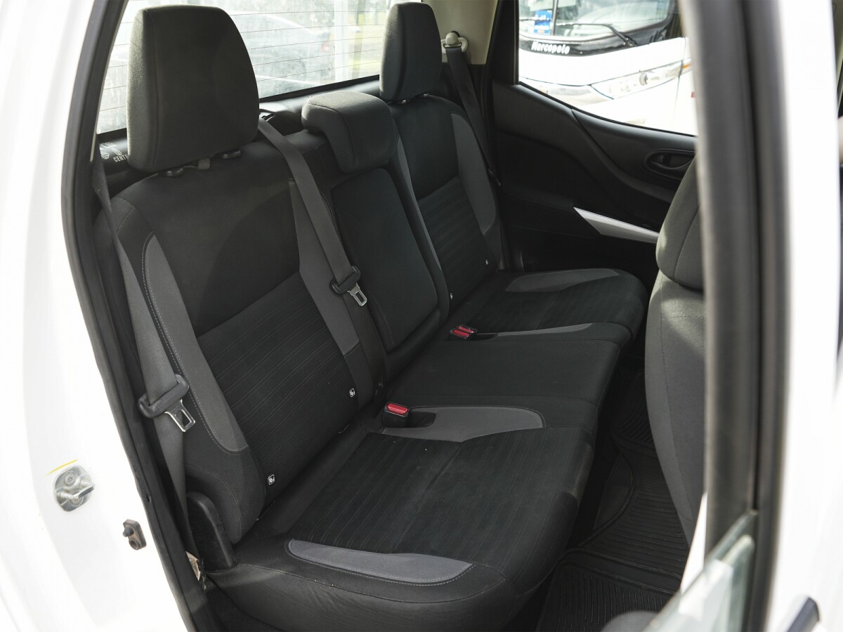Nissan Frontier NP300 2.5 TDI 4x2| Permuta / Financia Nissan Frontier NP300 2.5 TDI 4x2| Permuta / Financia