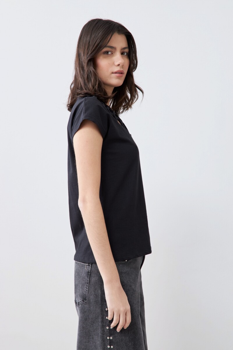 Remera calada negro