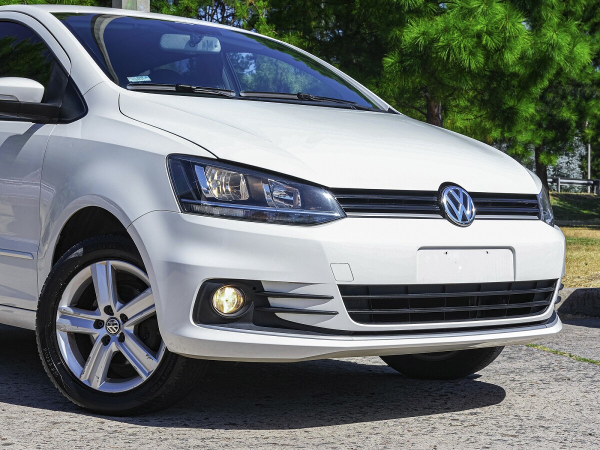 Volkswagen Fox Highline 1.6 Extra Full| Permuta / Financia Volkswagen Fox Highline 1.6 Extra Full| Permuta / Financia