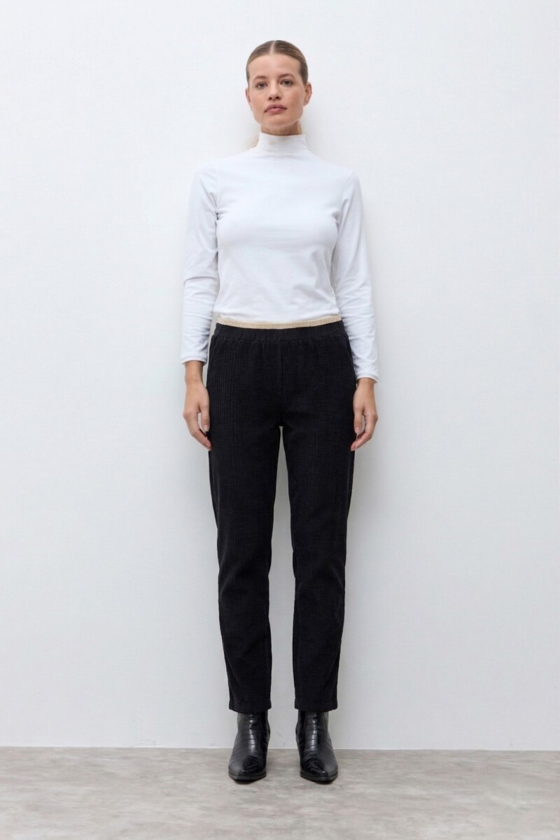 Jogger acanalado con vivo negro