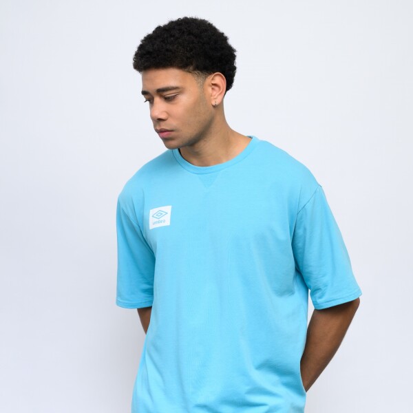 REMERA TRUCKER Umbro Hombre 079