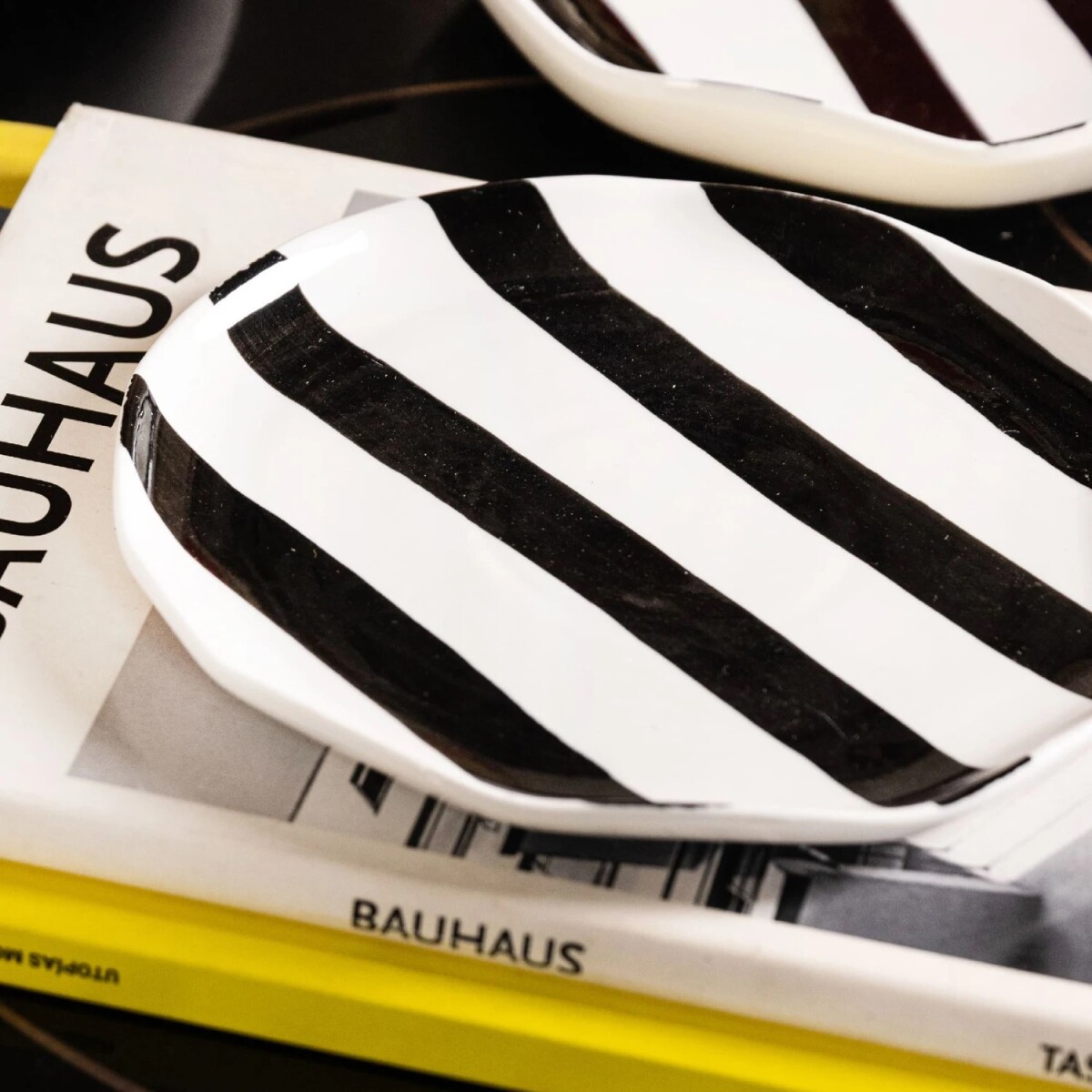 Plato de Cerámica a Rayas 