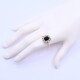 Anillo oro 18k antiguo con piedra de color y brillantes. Anillo oro 18k antiguo con piedra de color y brillantes.