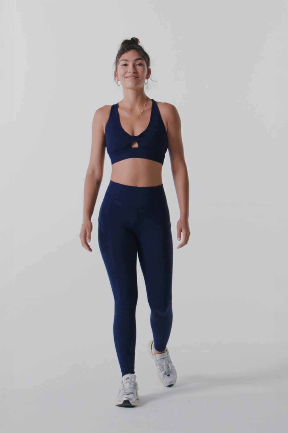 Bra Deportivo Oasis Twist Medium Impact Mujer Deep Navy