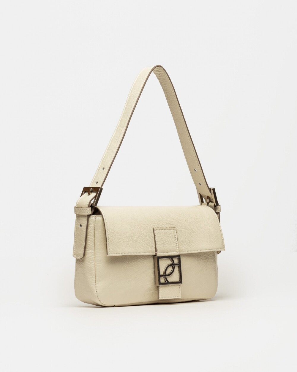 Cartera al hombro Signature en cuero charol Natural