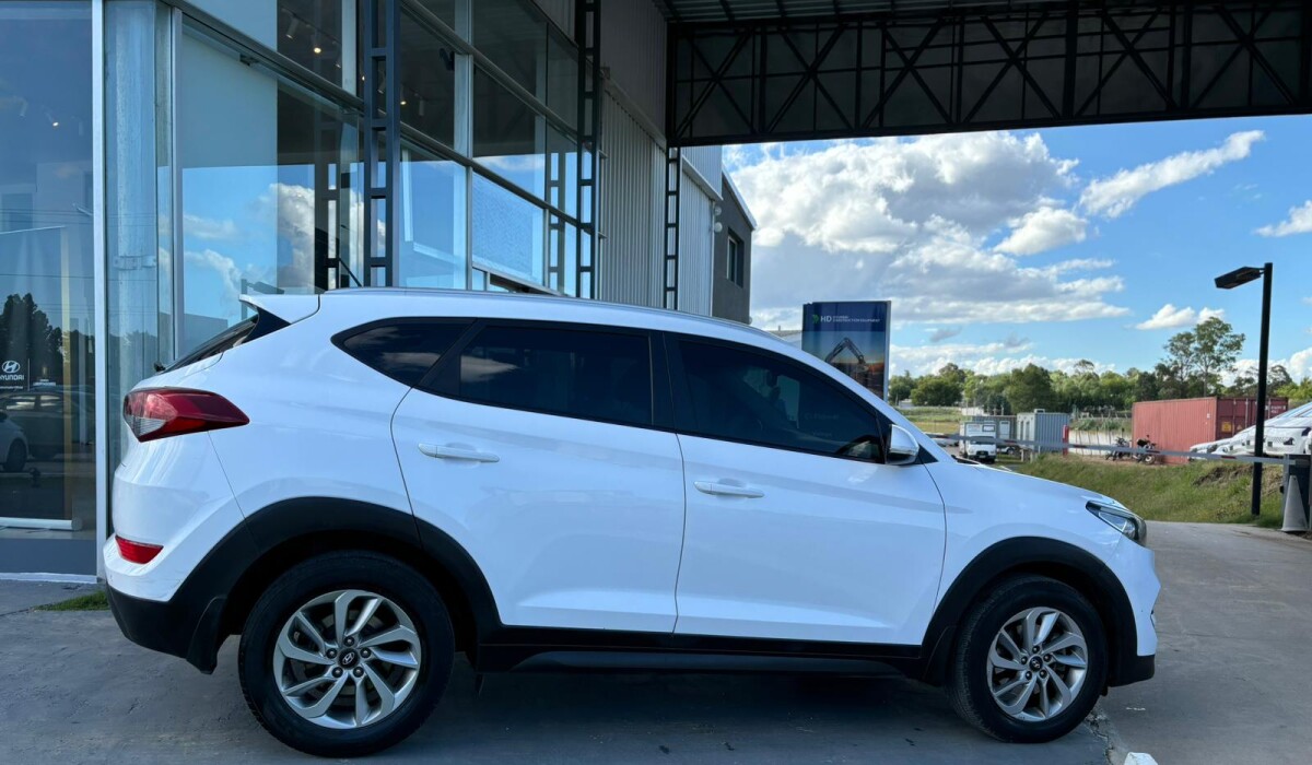 Hyundai	Hyundai Tucson 2,0 AT GL Sport - 2016 Hyundai	Hyundai Tucson 2,0 AT GL Sport - 2016