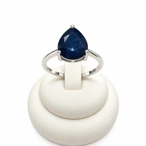 Anillo con Zafiro en forma de gota Anillo con Zafiro en forma de gota