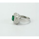 Hermoso Anillo En Platino Con Esmeralda Central Y Brillantes Hermoso Anillo En Platino Con Esmeralda Central Y Brillantes