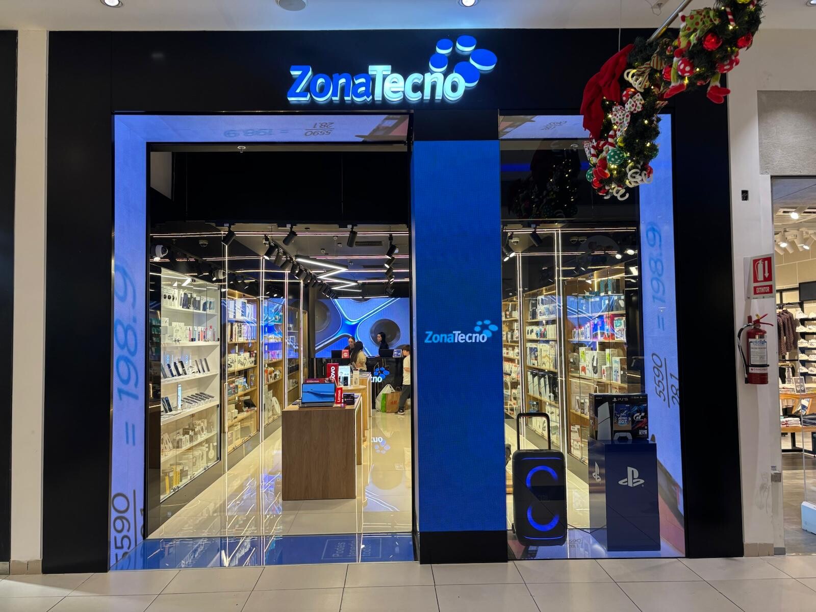 Tres Cruces Shopping