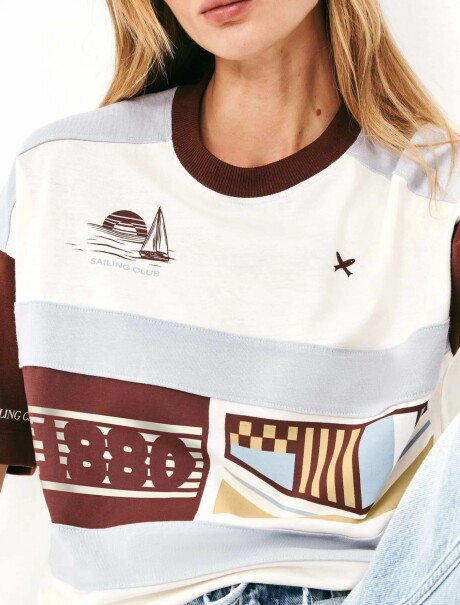 CAMISETA OVERSIZED CON ESTAMPA MULTICOLOR