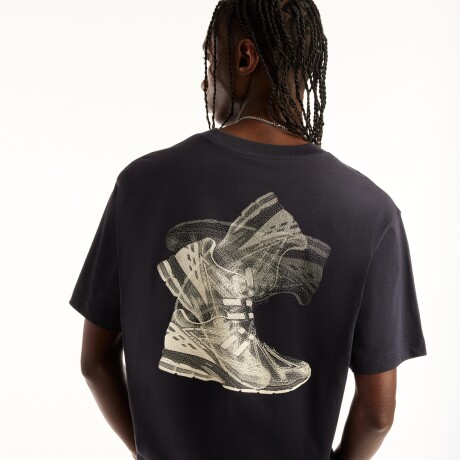 Remera New Balance de Hombre - Foggy Daze 1906 - MT62R4SWDNT DARK GREY