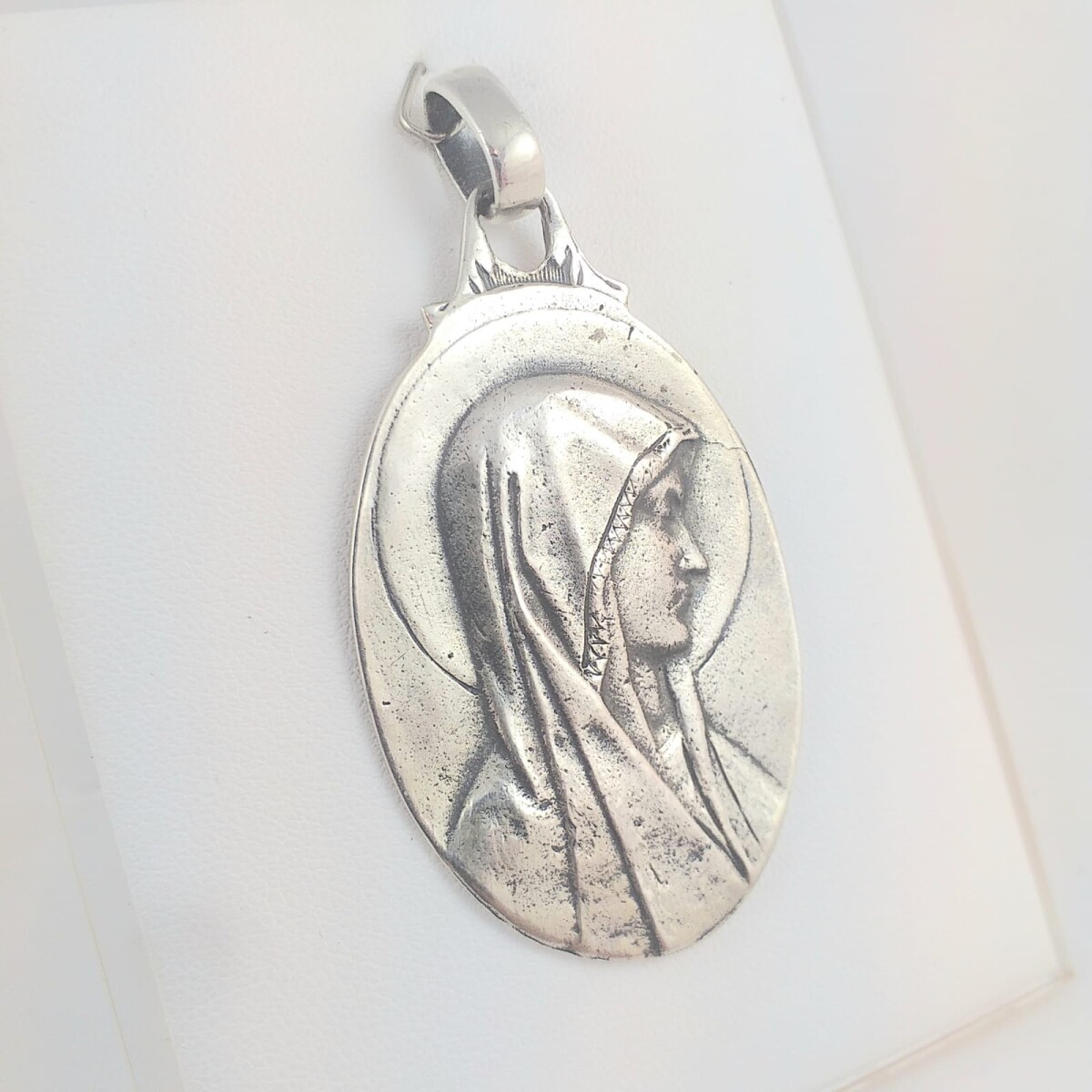 Medalla religiosa de plata 925, Virgen de Lourdes, medidas 4.7cm*3.3cm. 