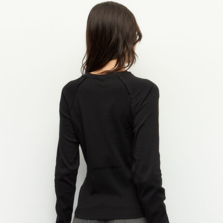 REMERA OSTER Negro