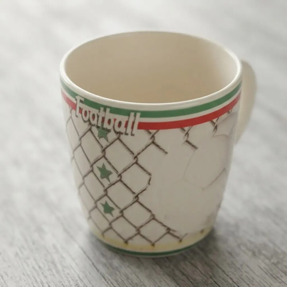 Taza de cerámica colores surtidos 8.5 x 9 cms Taza de cerámica colores surtidos 8.5 x 9 cms