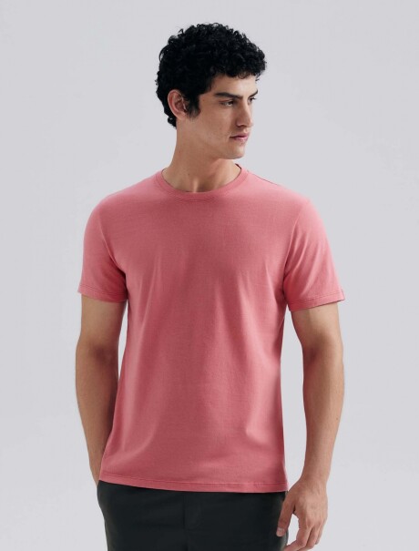 CAMISETA BÁSICA UNISSEX REGULAR WORLD ROSA