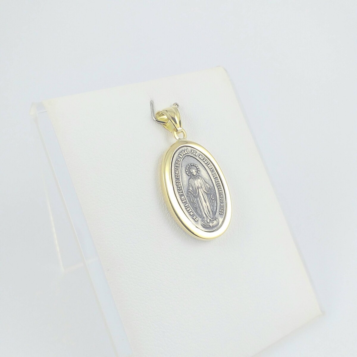 Medalla religiosa de plata 925 y oro 18Ktes, Virgen Milagrosa, medidas alto 22mm, ancho 15mm. 