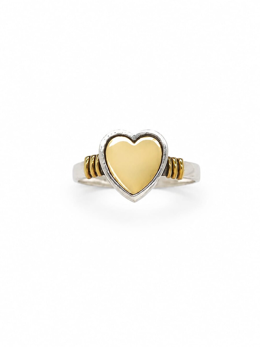 Anillo con corazón al centro 