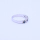 Anillo medio sin fin oro 18k blanco con zafiros y brillantes. Anillo medio sin fin oro 18k blanco con zafiros y brillantes.