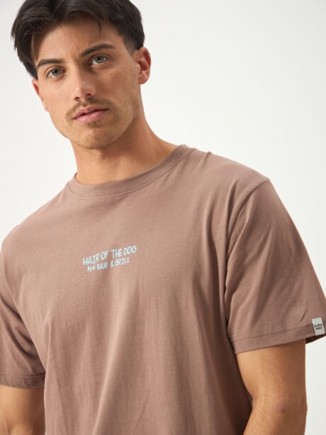REMERA THE DOG MARRON