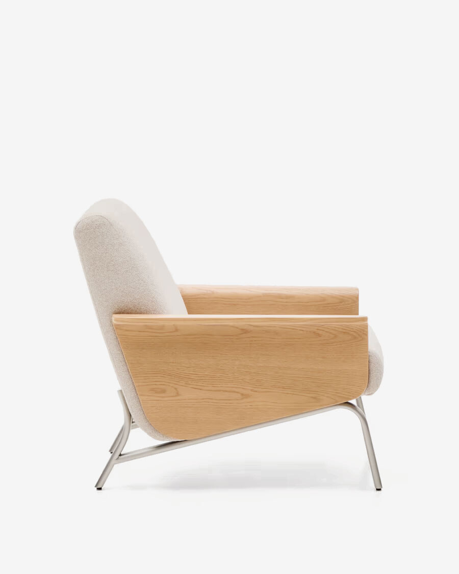 Butaca Amsen beige de contrachapado de roble y patas de acero inoxidable cepillado Butaca Amsen beige de contrachapado de roble y patas de acero inoxidable cepillado