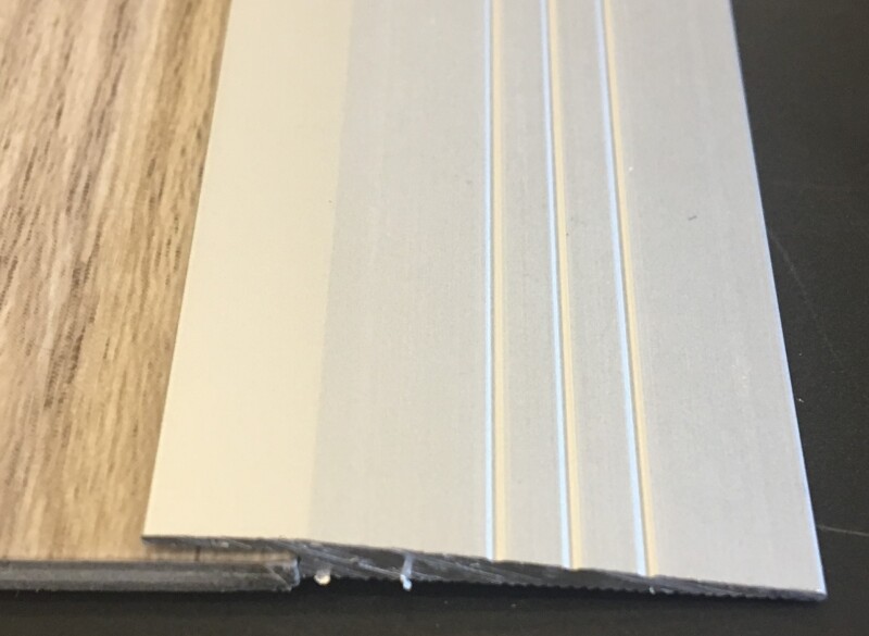 TIRA REMATE ALUM 3,2MM NP TIRA DE REMATE ALUMINIO 3,2MM NATURAL NP1257RV3,2