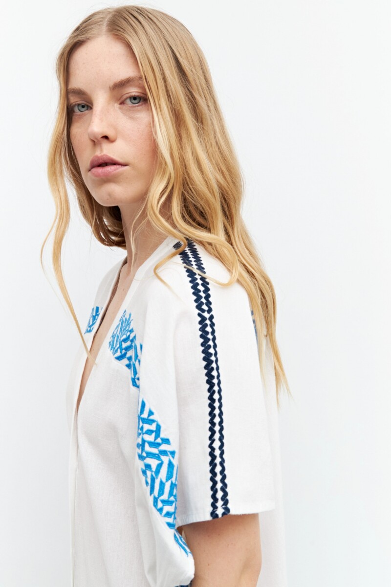Túnica oversized con detalles bordados blanco