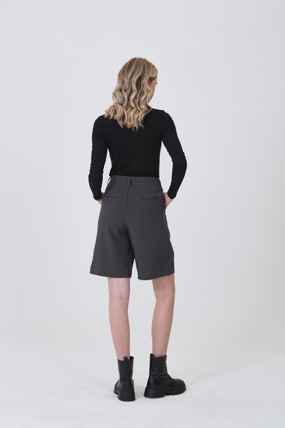 Bermuda Evarel Gris Medio