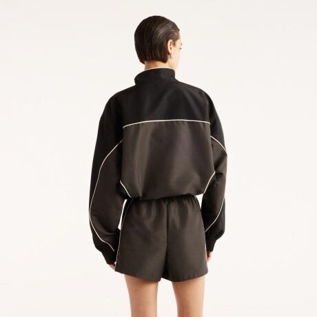 Campera New Balance de Dama - Trackside - WJ6279FYBLK DARK GREY
