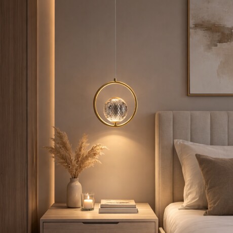 Colgante led esfera dorada y vidrio facetado Colgante led esfera dorada y vidrio facetado