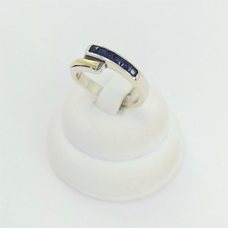 Anillo de plata 925 con circonias y double en oro 18 ktes. Anillo de plata 925 con circonias y double en oro 18 ktes.