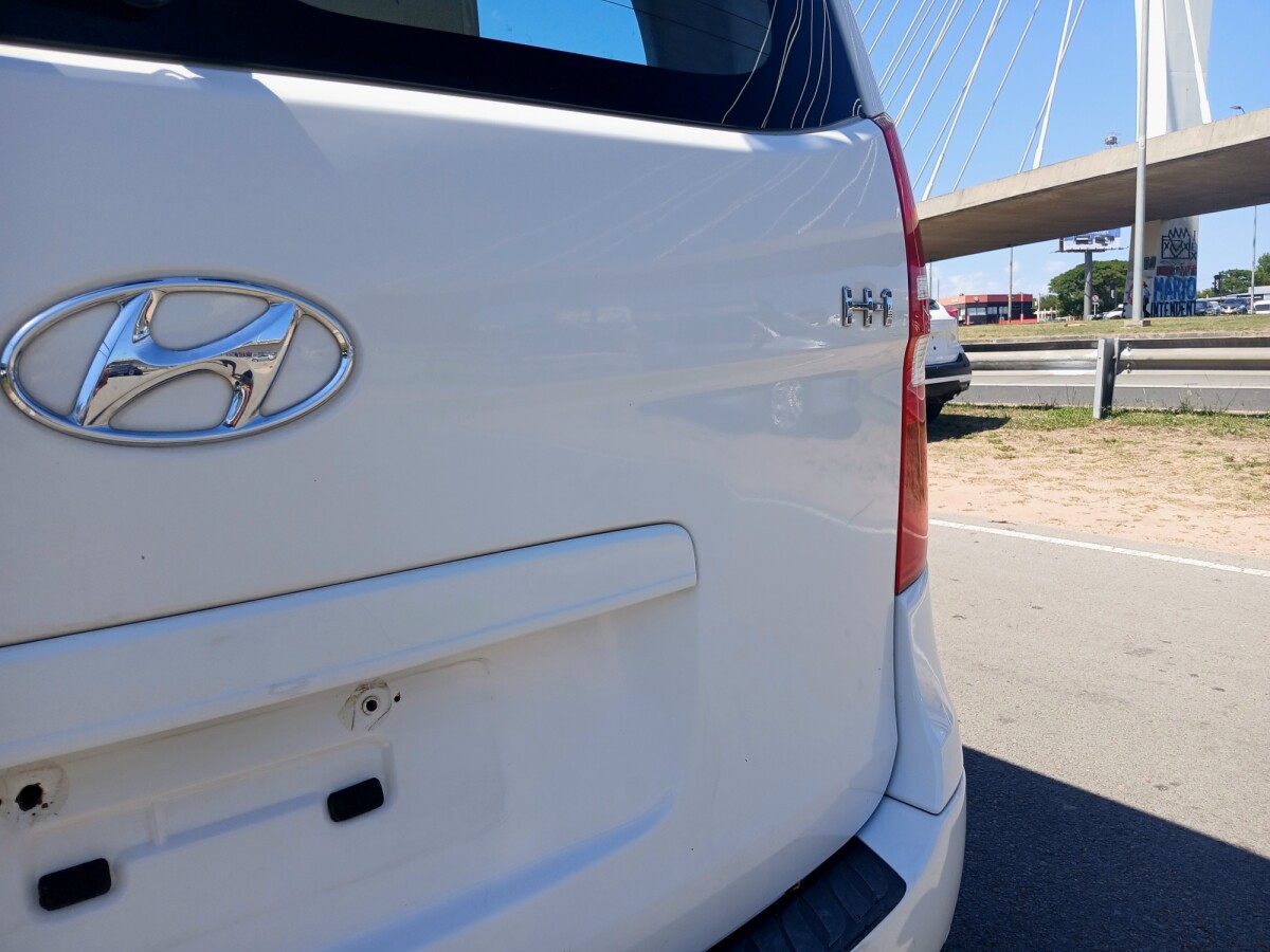 Hyundai H-1 Minibus 2.4 12 Pasajeros Extra Full Hyundai H-1 Minibus 2.4 12 Pasajeros Extra Full