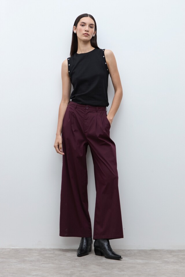Pantalón pinzado ciruela