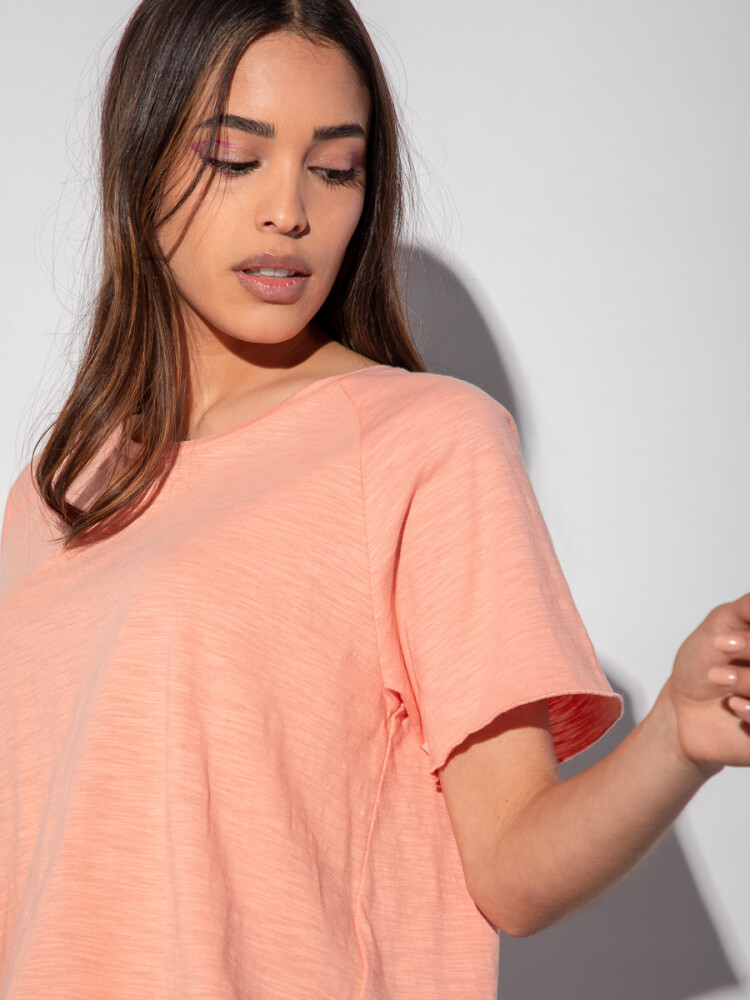 REMERA COSMOPOLITAN Coral