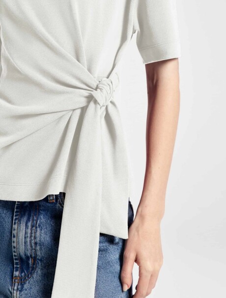 BLUSA CON DETALLE DE LAZO BEIGE