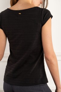 Remera Texturada Escote V Negro