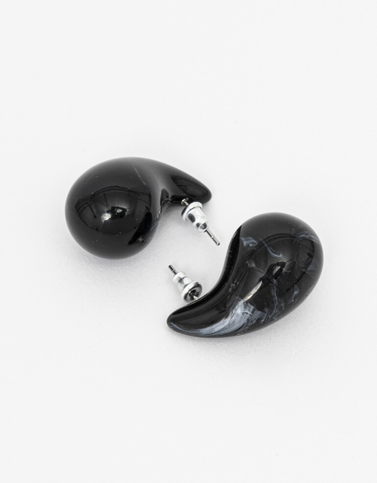 Aros Colgantes Cortos Color Aro Corto Gota De Resina - Negro
