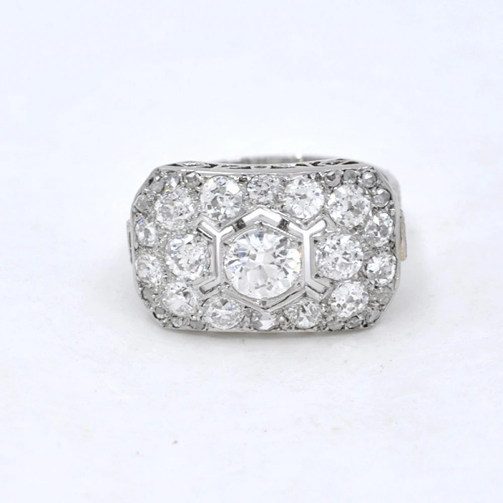 Anillo Estilo Antiguo En Platino Y Brillantes Anillo Estilo Antiguo En Platino Y Brillantes